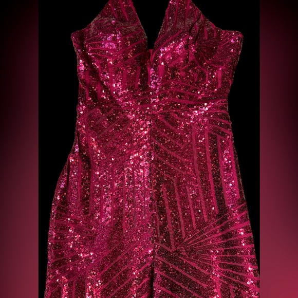 Premier Amour Halter Sequin Jumpsuit . Size 6. Wine Color - Picture 8 of 9